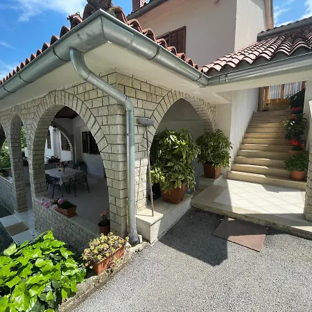 Apartment Benky Pićan